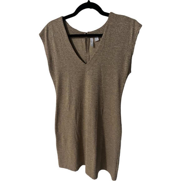 A beautiful Old Navy dress in extra small - Picture 2 of 7